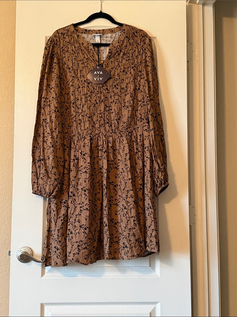 23. NWT Ava & Viv 1X Tan Floral Long-Sleeve Tiered Dress